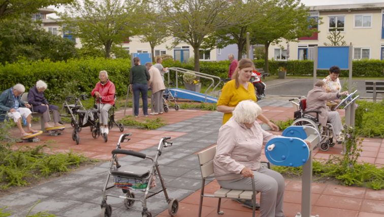 Beweeg- en beleeftuin met ouderen